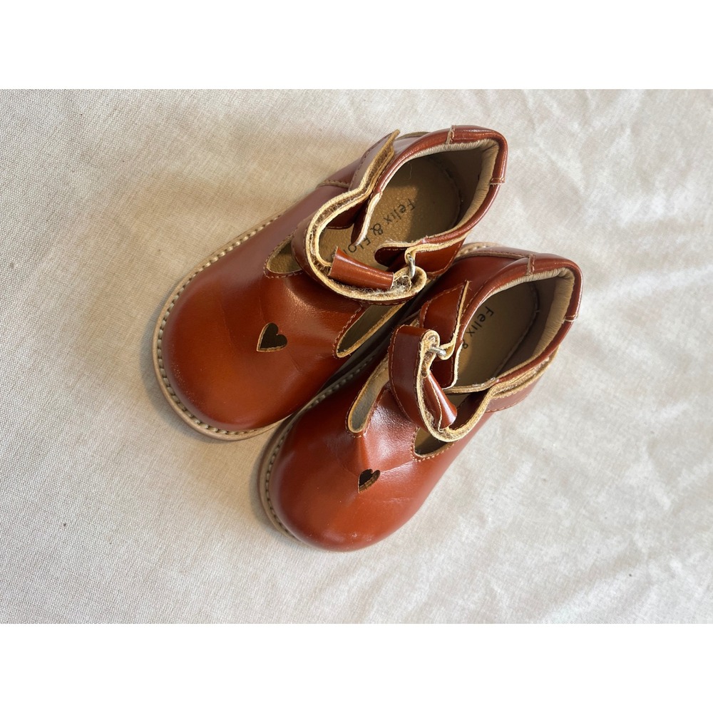 Felix & Flora Kids‎ Brown Heart Cutout T-Strap Mary Jane Shoes Baby Size 5.5